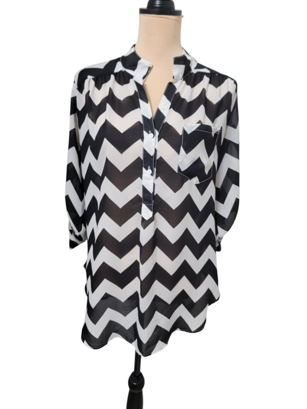 CALS Size Medium Black & White Chevron Pattern 1/2 Button Front Semi Sheer Top